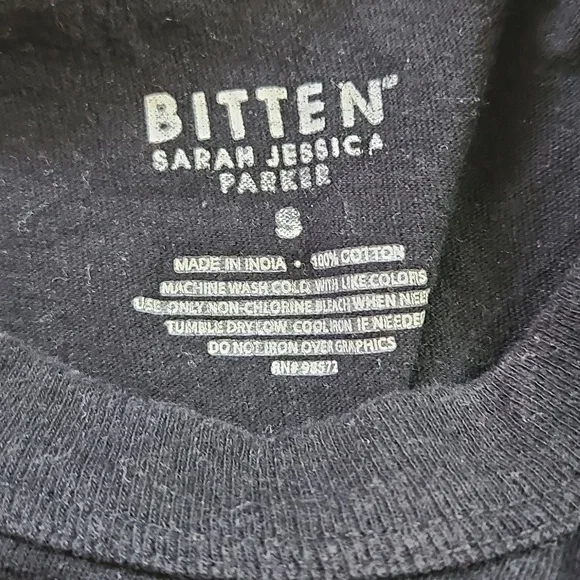 Bitten T-shirt by Sarah Jessica Parker - Picture 2 of 2